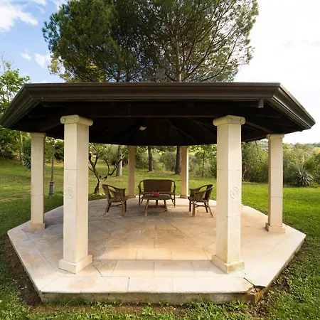Delle - Con Piscina *