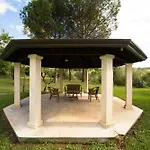 Delle - Con Piscina *